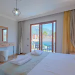 Lavanta Villalari Vila *