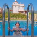 Lavanta Villalari Vila *